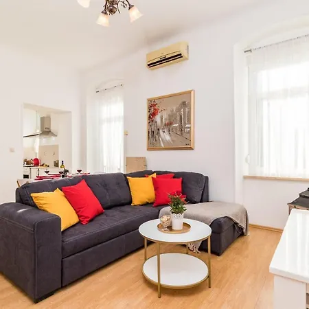 Apartman Lussi Pula Exterior photo