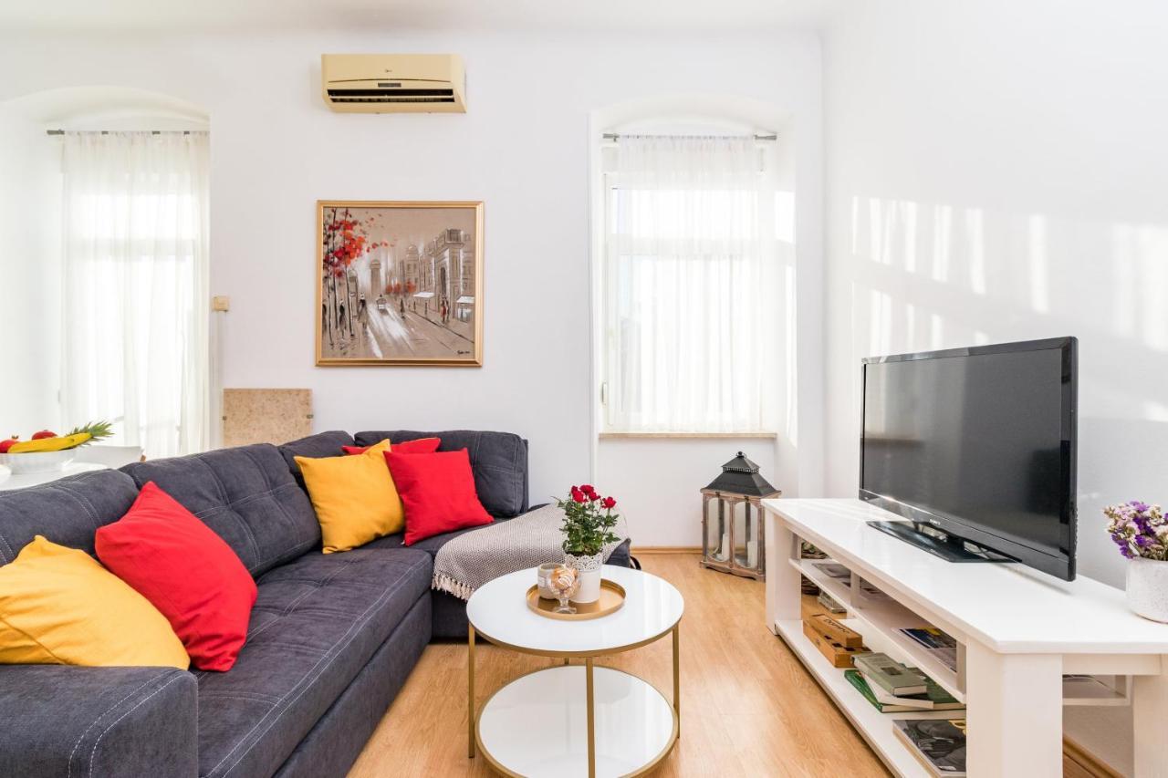 Lussi Apartment *